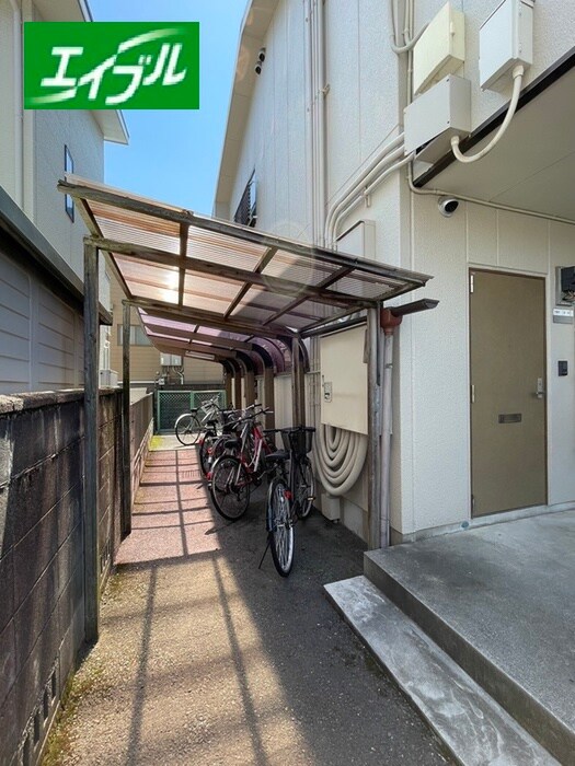 物件外観写真5　(駐輪場)