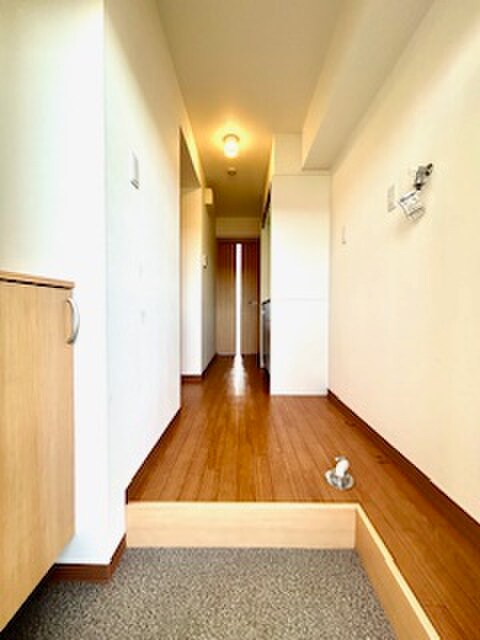 物件内観写真16　(玄関)