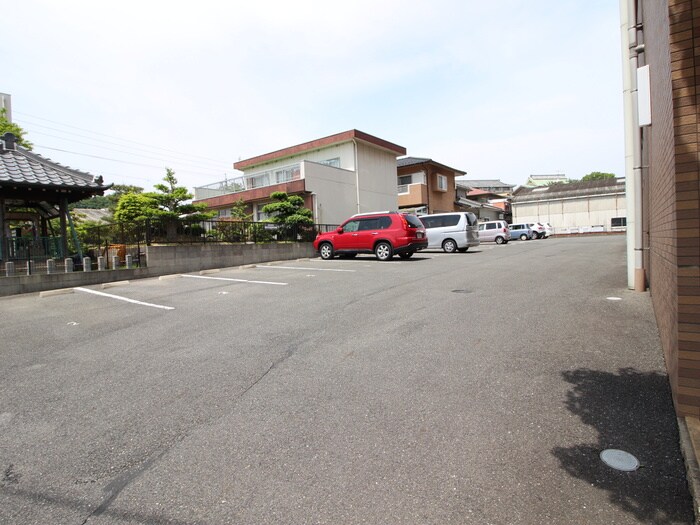 物件外観写真6　(駐車場)
