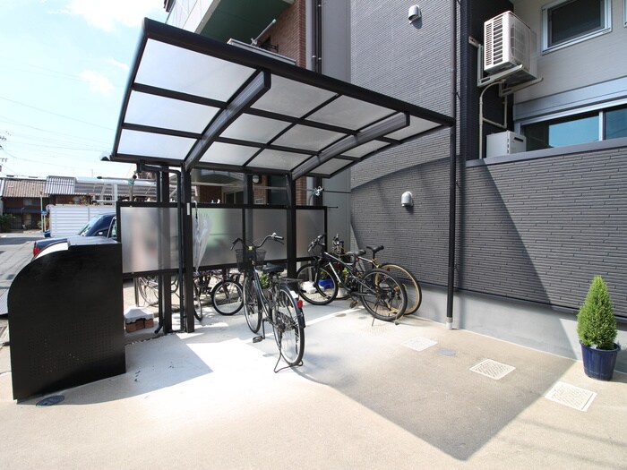 物件外観写真2　(駐輪場)