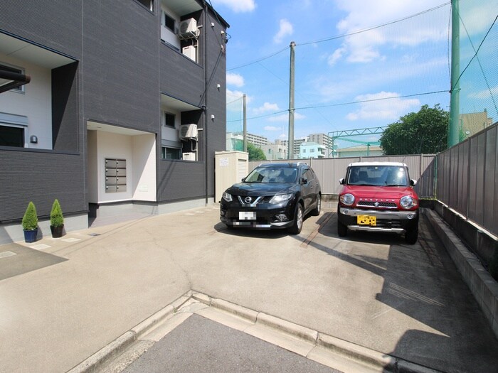 物件外観写真4　(駐車場)