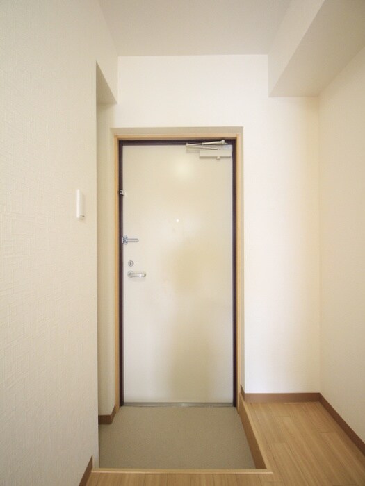 物件内観写真13　(玄関)