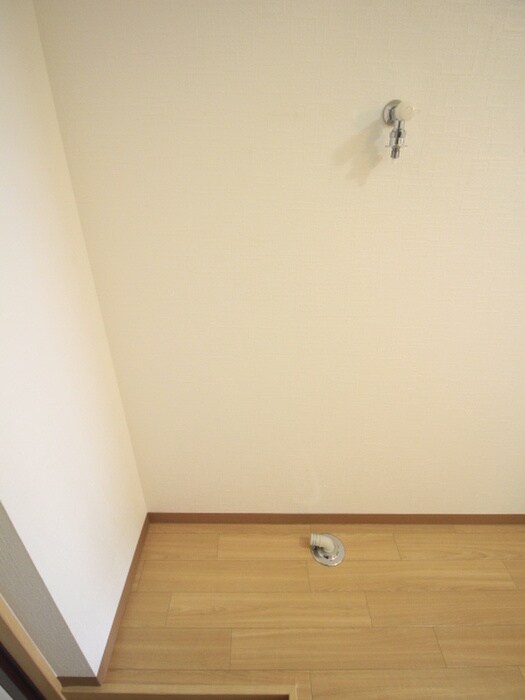 物件内観写真15　(洗濯機置場)