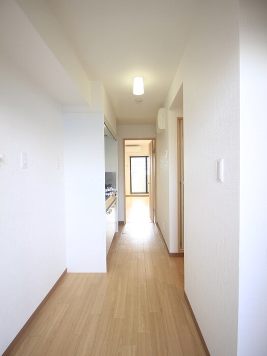 物件内観写真16　(廊下)