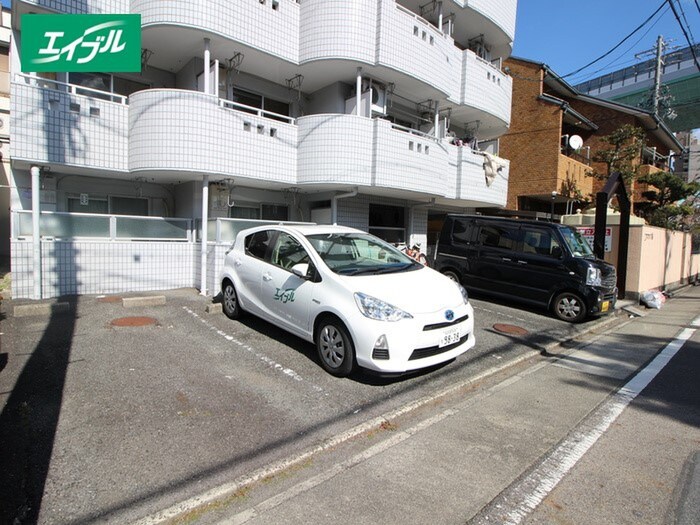 物件外観写真2　(駐車場)