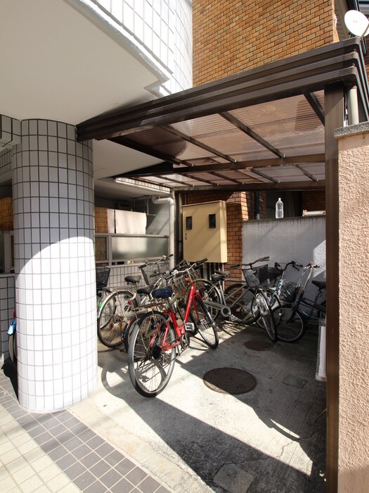 物件外観写真4　(駐輪場)
