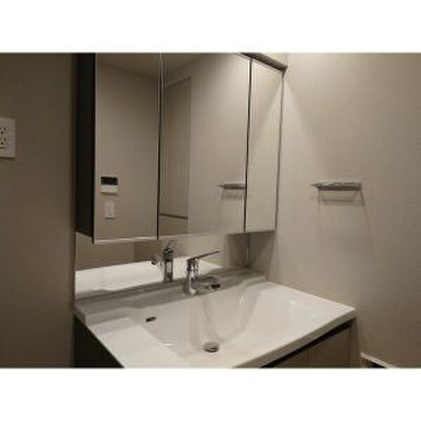 物件内観写真8　(洗面)