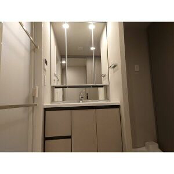 物件内観写真9　(洗面)