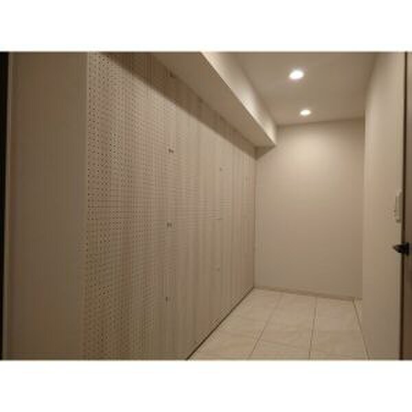 物件内観写真11　(廊下)