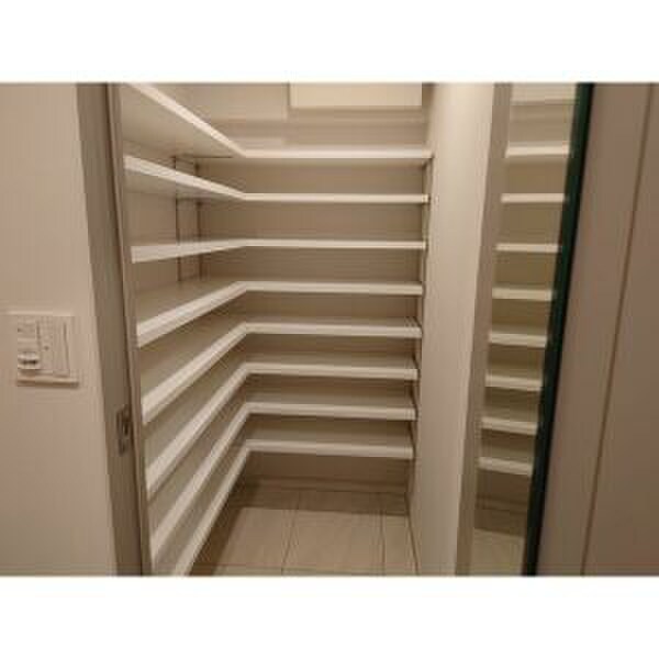 物件内観写真11　(収納)