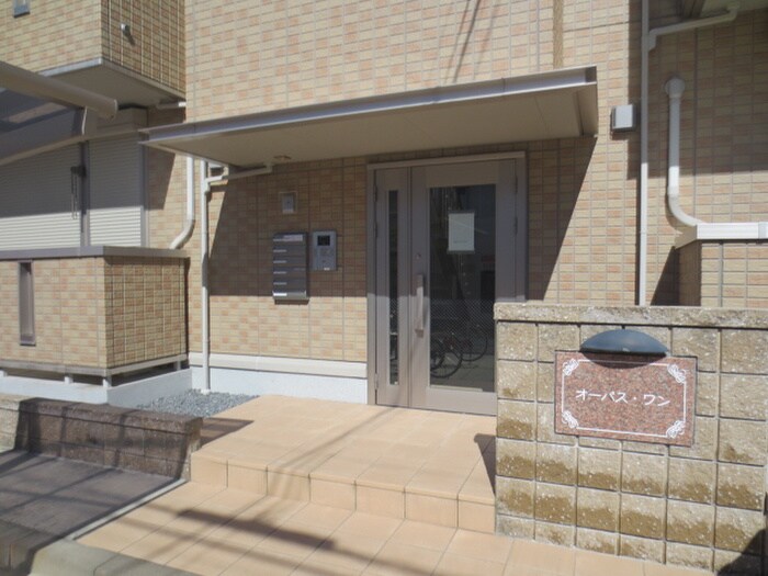 物件外観写真2　(エントランス部分)