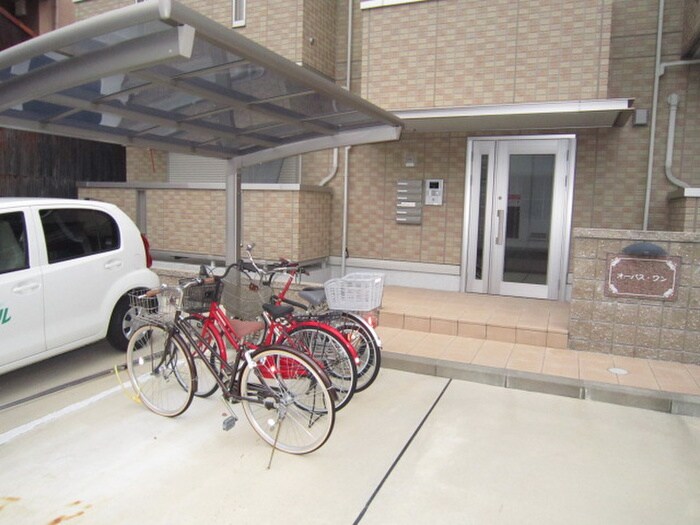 物件外観写真3　(駐輪場)