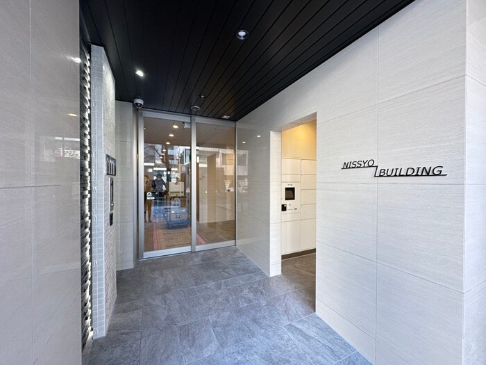 物件外観写真3　(エントランス部分)