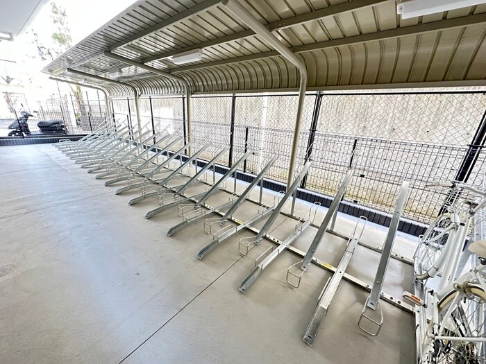 物件外観写真5　(駐輪場)