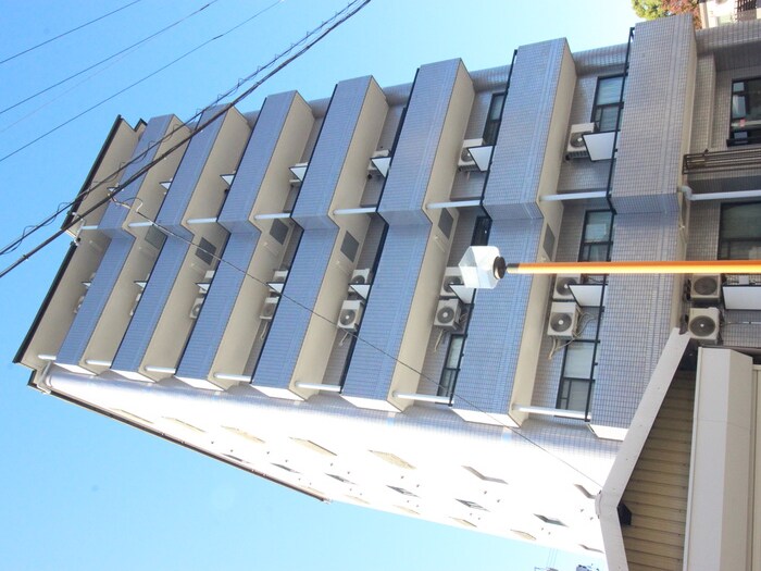 シェ・ラフォ－レの物件外観写真