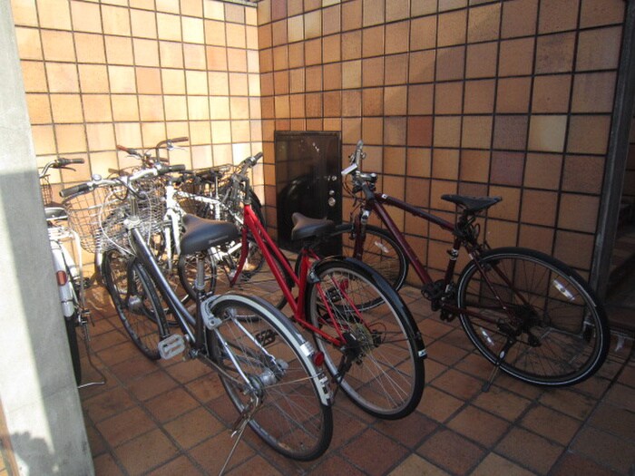 物件外観写真4　(駐輪場)