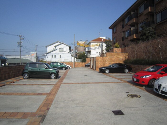 物件外観写真5　(駐車場)