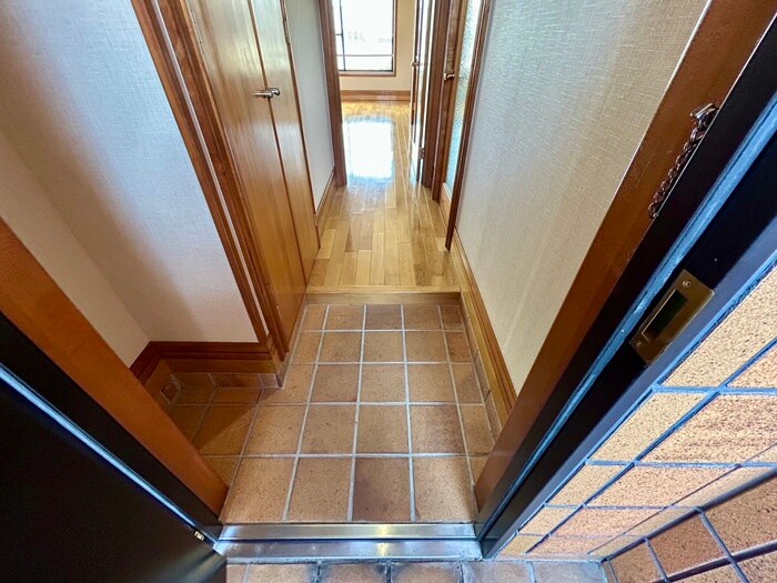 物件内観写真14　(玄関)