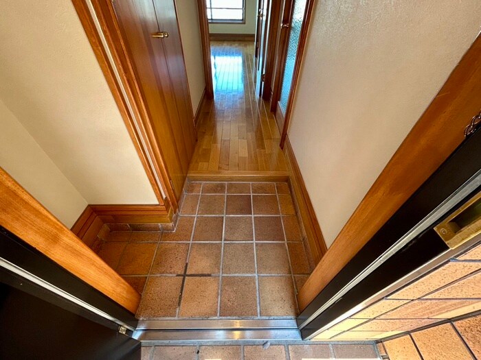 物件内観写真14　(玄関)