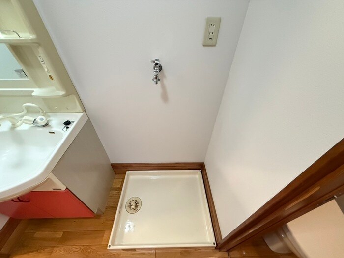 物件内観写真15　(洗濯機置場)