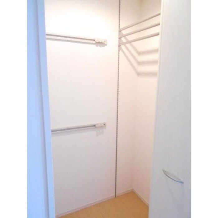 物件内観写真12　(収納)