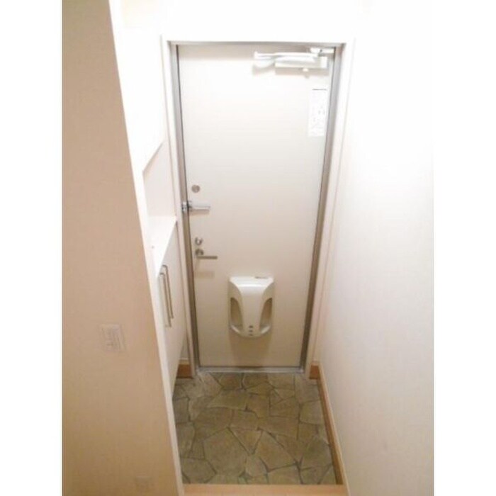 物件内観写真14　(玄関)