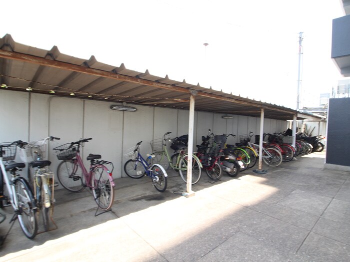 物件外観写真2　(駐輪場)