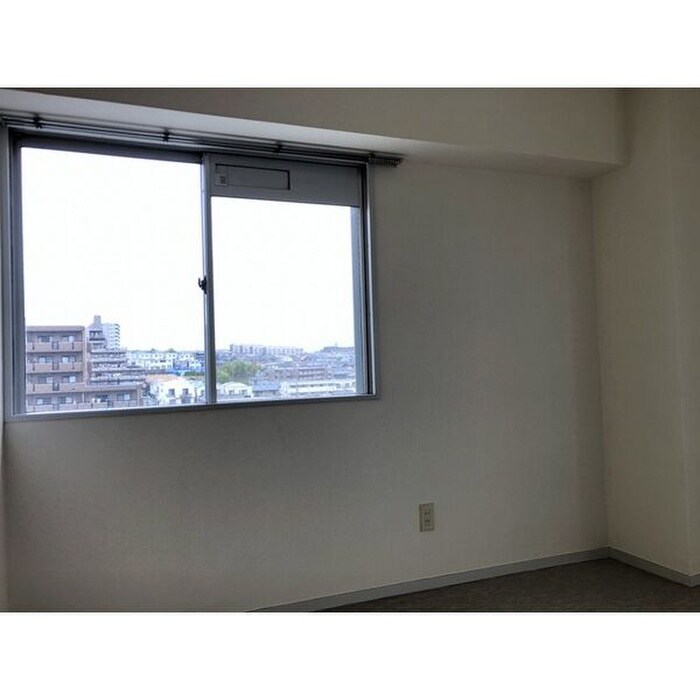 物件内観写真8　(室内からの展望)