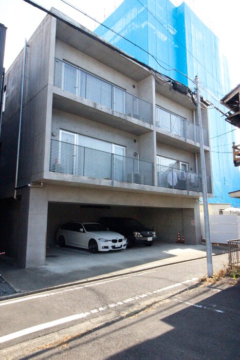 物件外観写真5　(駐車場)