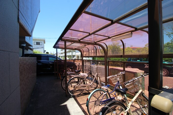 物件外観写真3　(駐輪場)