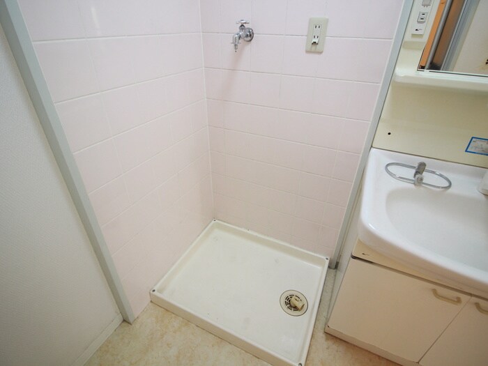 物件内観写真12　(洗濯機置場)