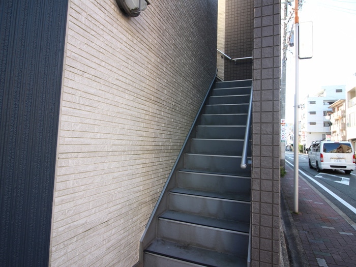 物件外観写真5　(エントランス部分)