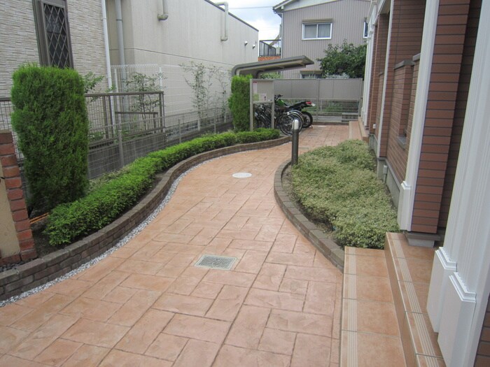 物件外観写真2　(エントランス部分)