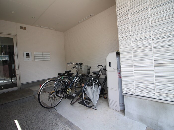 物件外観写真4　(駐輪場)