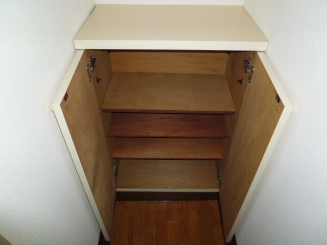 物件内観写真10　(靴箱)