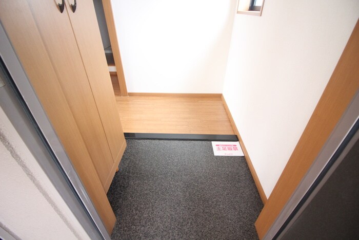 物件内観写真7　(玄関)