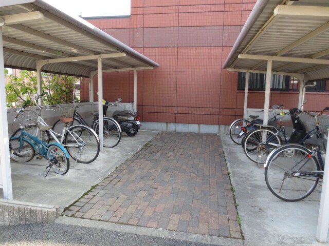 物件外観写真3　(駐輪場)