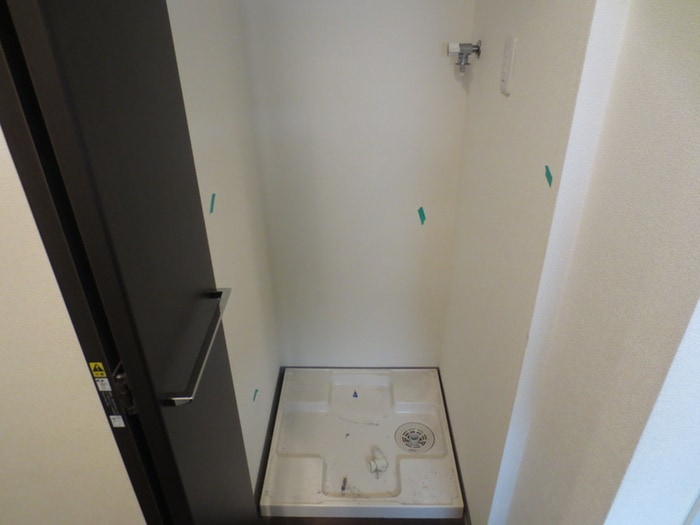 物件内観写真10　(洗濯機置場)