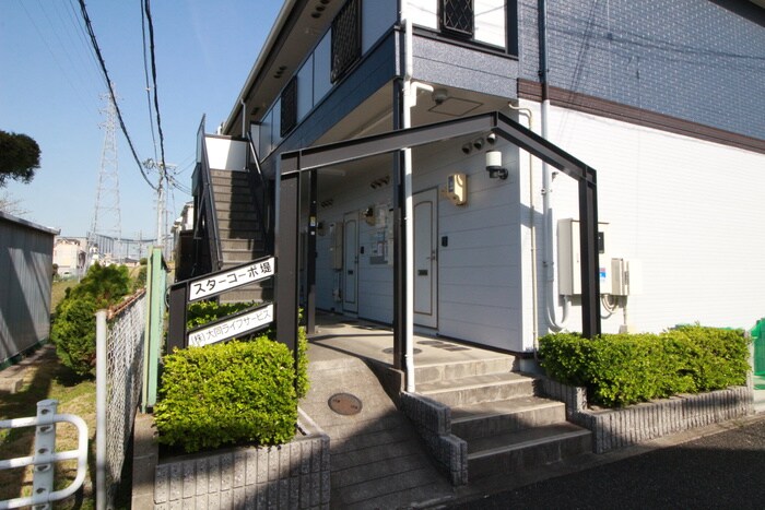 物件外観写真3　(エントランス部分)