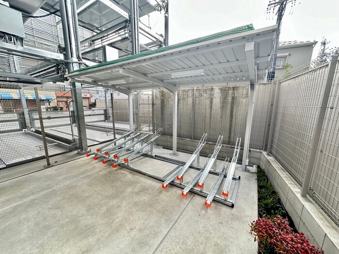 物件外観写真4　(駐輪場)