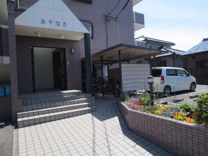 物件外観写真5　(エントランス部分)