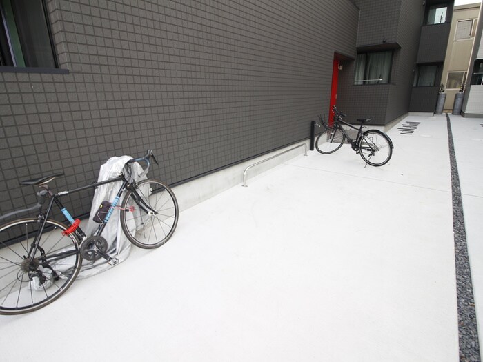 物件外観写真4　(駐輪場)