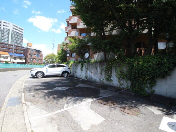 物件外観写真6　(駐車場)