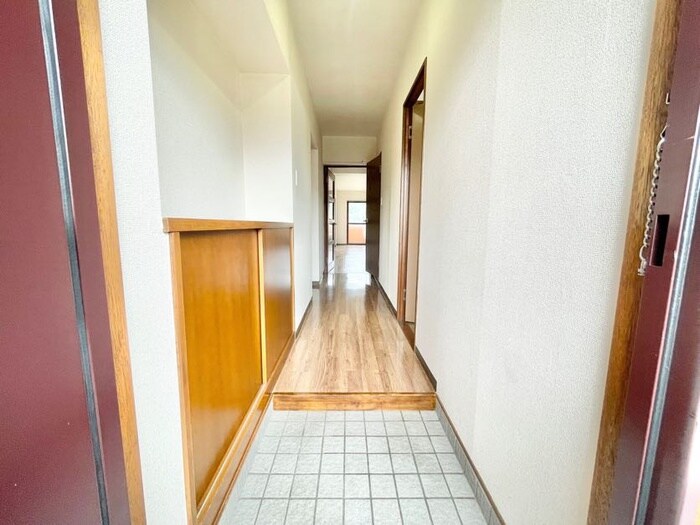 物件内観写真13　(玄関)