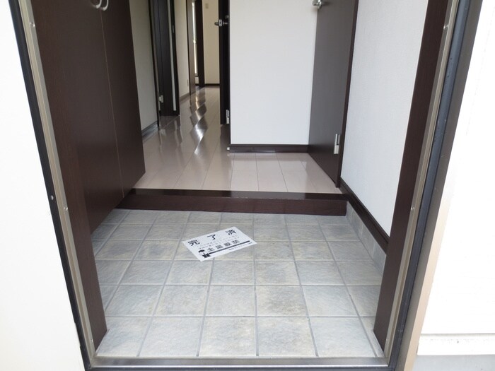 物件内観写真16　(玄関)