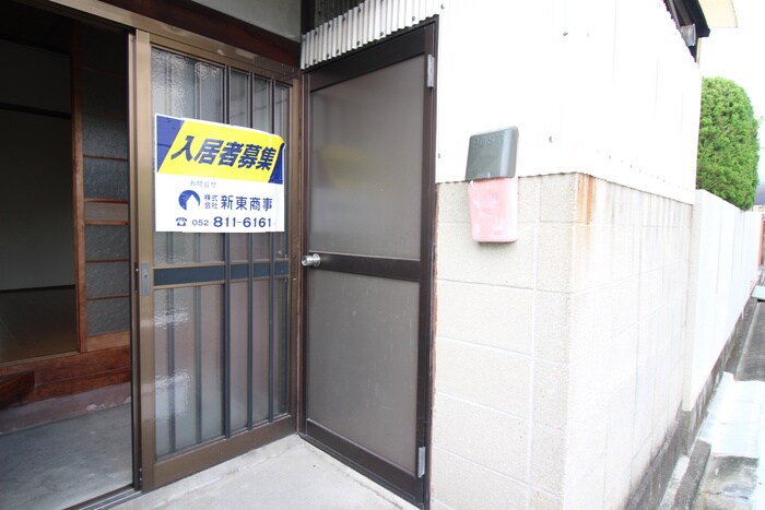 物件外観写真6　(エントランス部分)