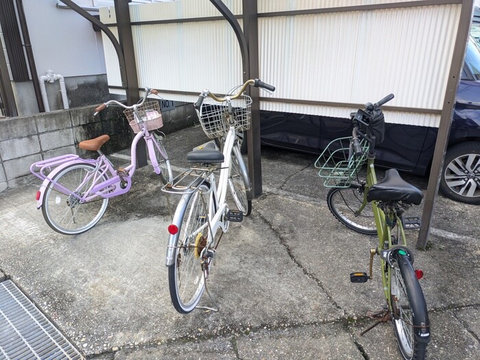 物件外観写真5　(駐輪場)
