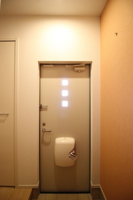 物件内観写真7　(玄関)