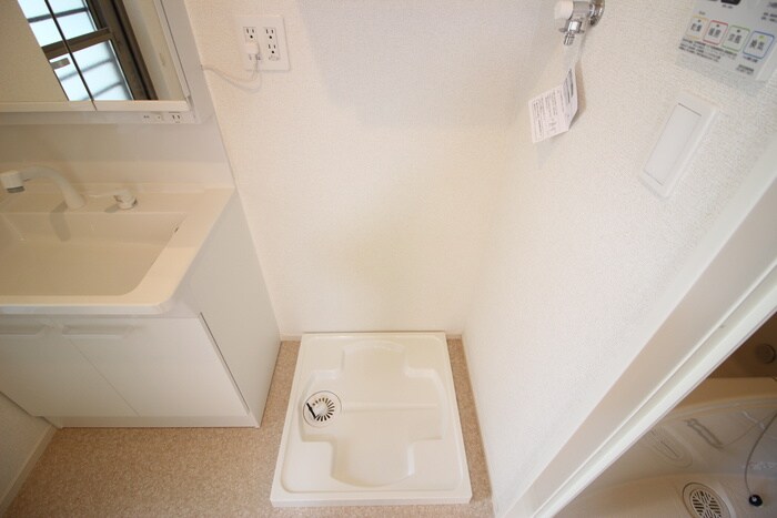 物件内観写真14　(洗濯機置場)