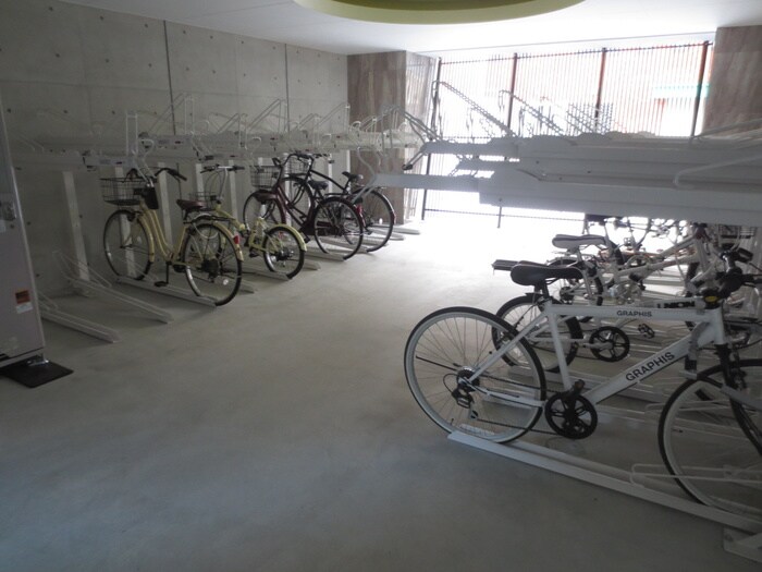 物件外観写真5　(駐輪場)